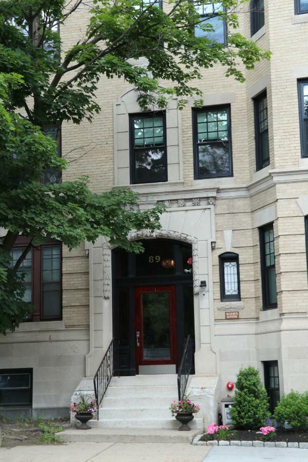 Stylish Studio In Brookline-5Min Train To Boston.. #2 المظهر الخارجي الصورة