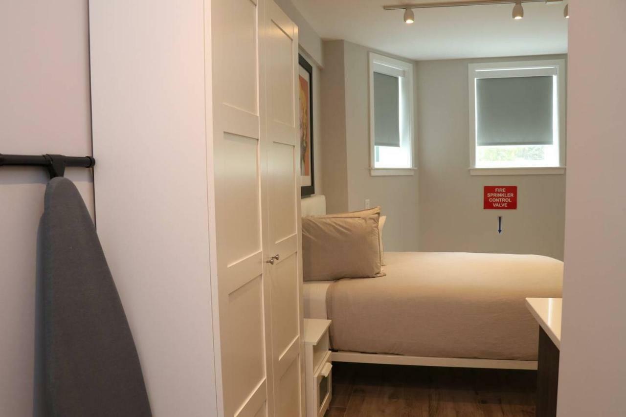 Stylish Studio In Brookline-5Min Train To Boston.. #2 المظهر الخارجي الصورة
