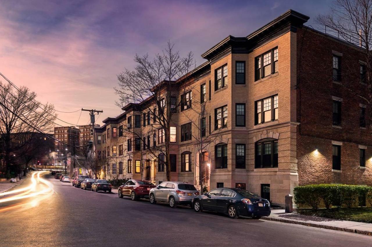 Stylish Studio In Brookline-5Min Train To Boston.. #2 المظهر الخارجي الصورة